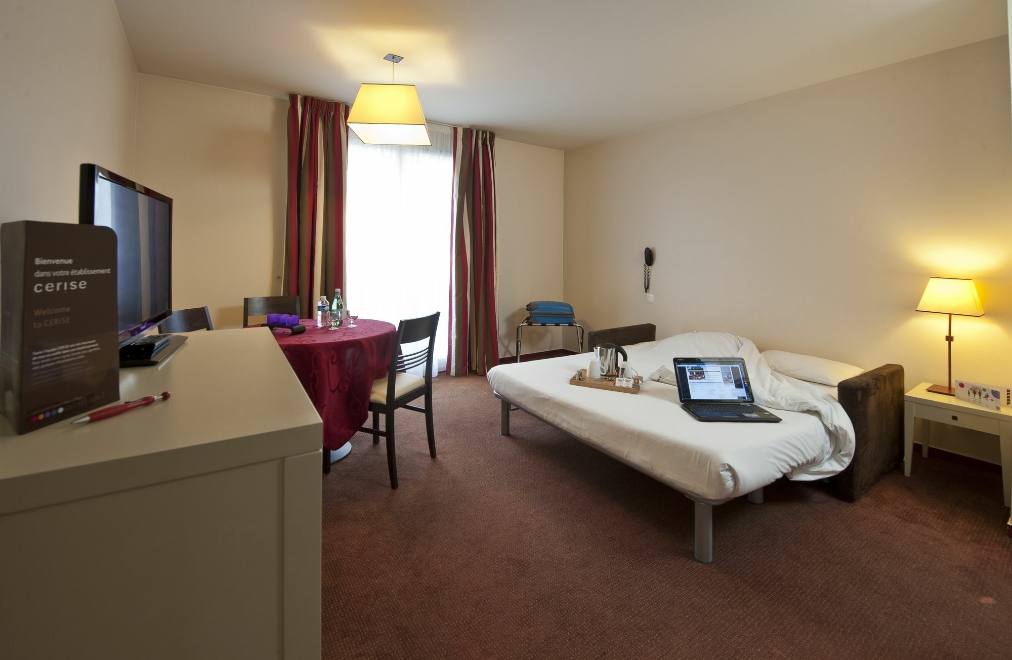 Hotel Cerise シャトゥー エクステリア 写真